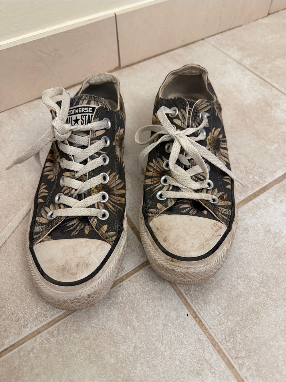 Converse Chuck Taylor All Star Women’s Floral Low Top Sneakers - Black/Beige
